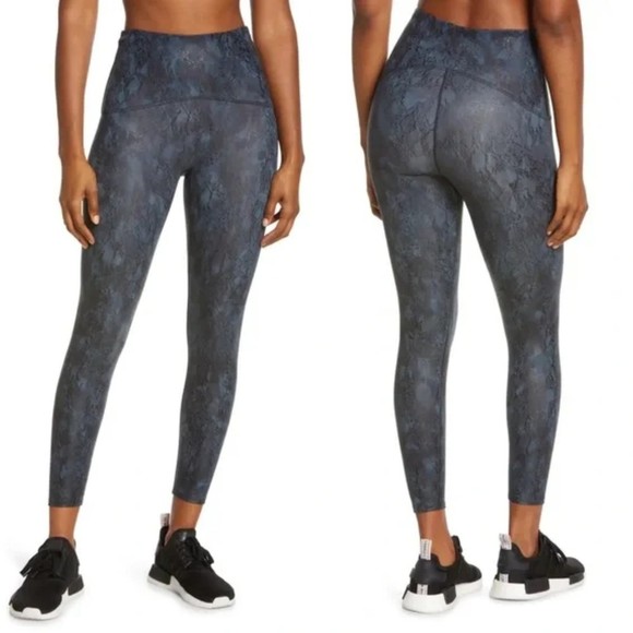 NWT SPANX Reptile 7/8 High Waist Workout Leggings In Navy Reptile Size Small - Picture 1 of 10
